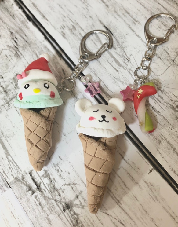 スイーツデコ しろくまちゃんとペンギンちゃんのアイスクリームキーホルダー（クリスマスver.）