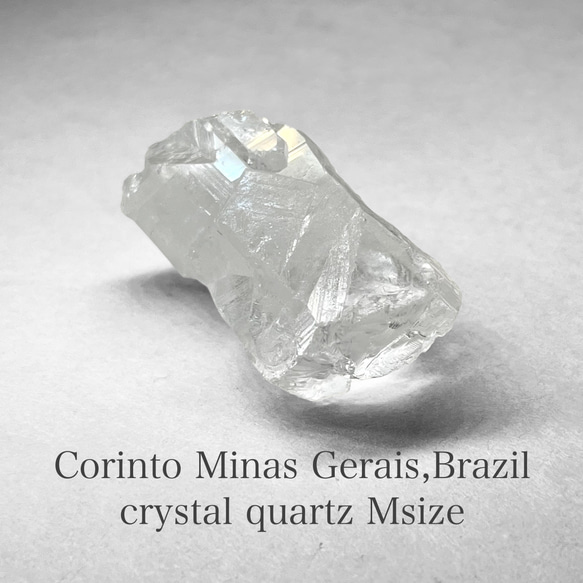 Corinto crystal /ミナスジェライス州コリント産水晶M - 22：ストレーション 透明度A