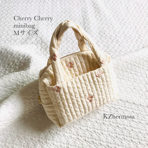 Mサイズ　Cherry Cherry minibag  ヌビバッグ　ミニバッグ　おむつポーチ　マザーズバッグ　さくらんぼ