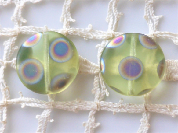 まどろみ緑　どっと　チェコビーズCzech Glass Beads2個