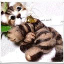 羊毛フェルト癒し系ごろりん茶とら子猫(約１７センチ)ハートのレジン首輪してます