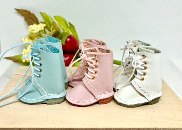 革細工　編み上げブーツ　一足　miniature  boots.