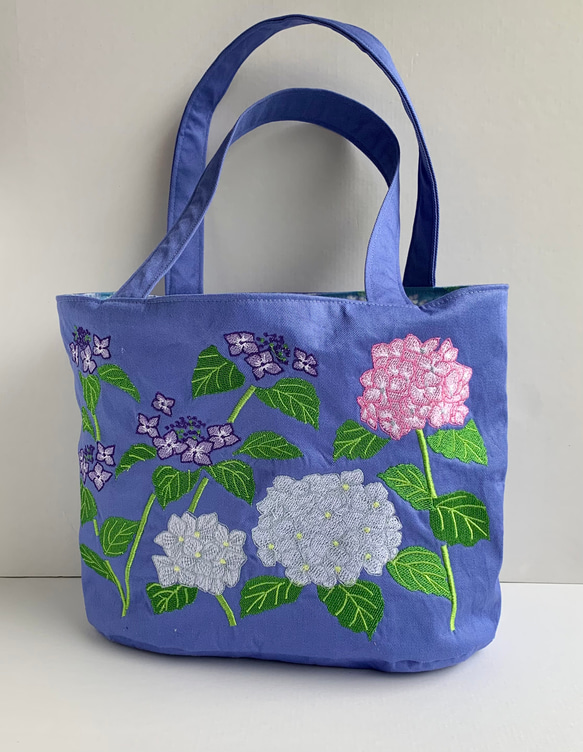 再販　庭の紫陽花刺繍のトートバッグ