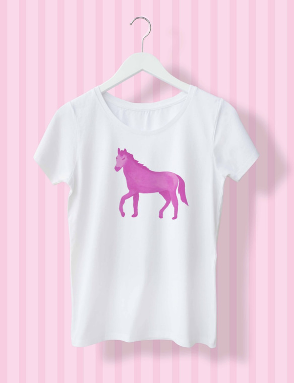 ピンクの馬 レディース Tシャツ