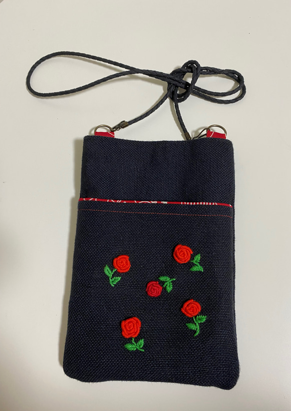 薔薇の手刺繍スマホショルダー