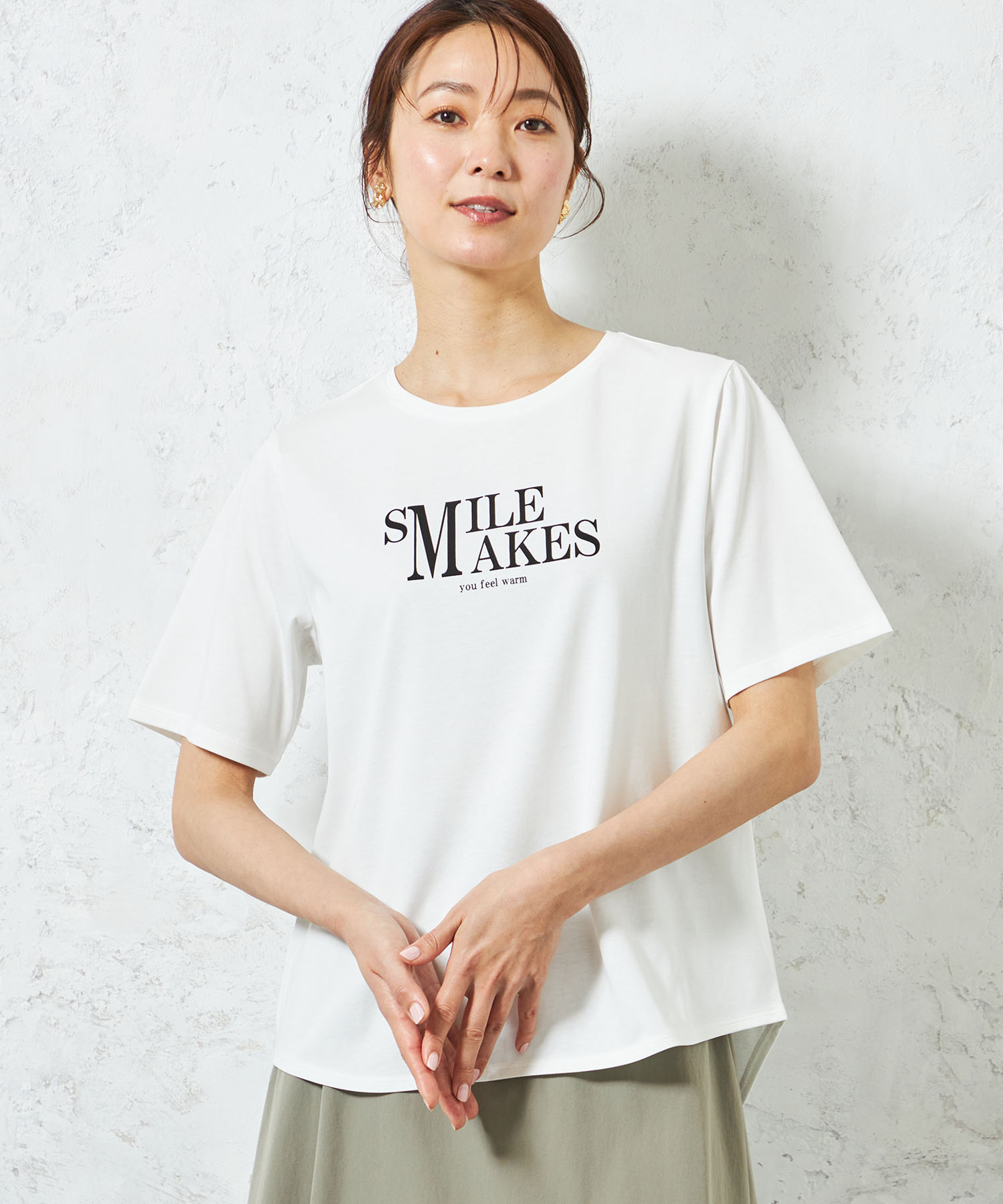 エーシーデザインバイアルファキュービック/ロゴプリントラウンドヘムTシャツ