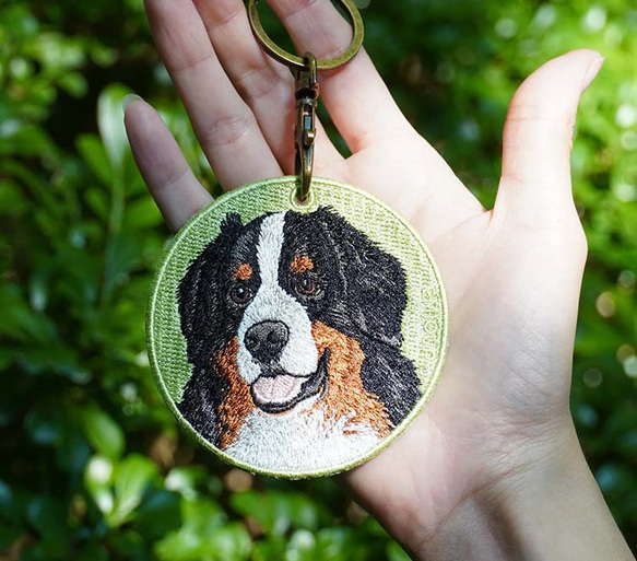 キーホルダー 犬 刺繍 バーニーズマウンテンドッグ 動物 愛犬 プレゼント ギフト 両面 ストラップ or-030