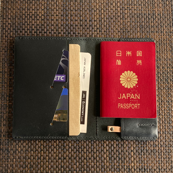 【右旅券 黒床革】国際免許証＆SIMカードが入るパスポートケース PPC-06Rbk2 ヌメ床革 旅券入 240224