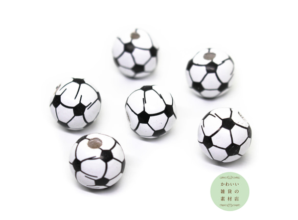 サッカーボールの丸い木製ウッドビーズ☆キッズアクセサリーにも！（スポーツチャーム）6個セット #BW-0009