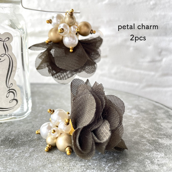 ２pcs★charm・petal sepia（ビジュータッセルチャーム）