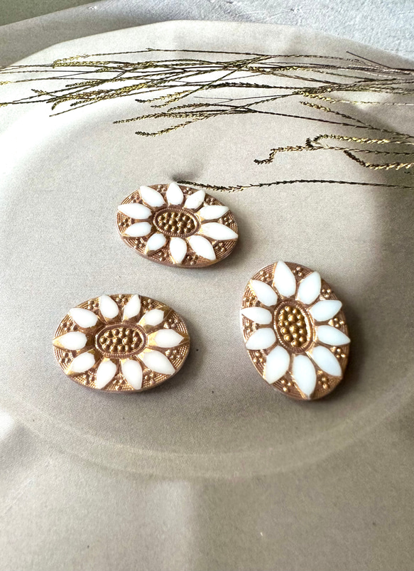 1個　1960s ドイツ　25×18mm ヴィンテージガラス　オーバル　花　フラワー　ビンテージ　金属