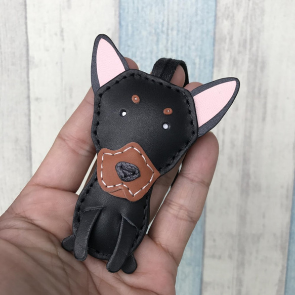 {Leatherprince手作りレザー}台湾MIT黒かわいいドーベルマン純粋なハンドステッチレザーバッグチャーム