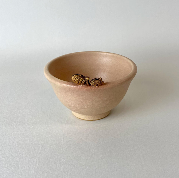 【受注制作品】タイヤキの茶碗（ベージュ、親子タイプ）