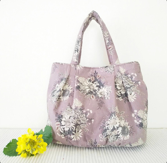 たっぷり入る❤︎花柄トートbag