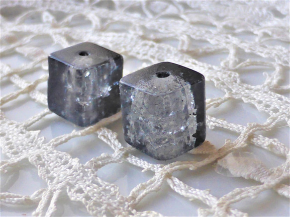 ヒビ　歪み　黒　Czech Glass Beads2個