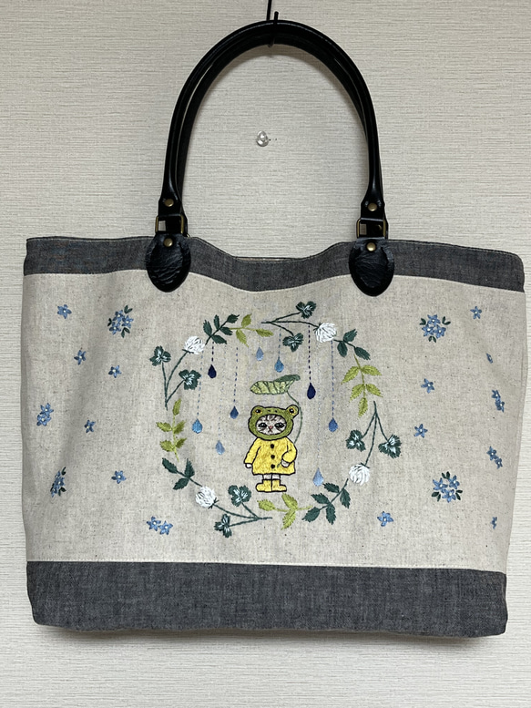 手刺繍のバッグ+シロツメクサ+カエルネコちゃん+くったりのトートバッグ