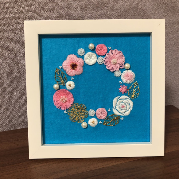 爽やか色の花リース刺繍・額入り