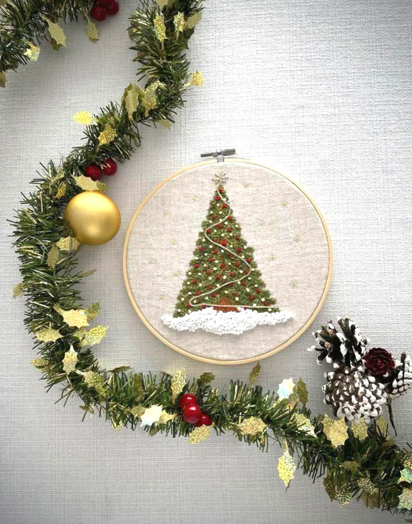 クリスマスツリー  飾り枠に手刺繍. ☆☆ Christmas ☆☆