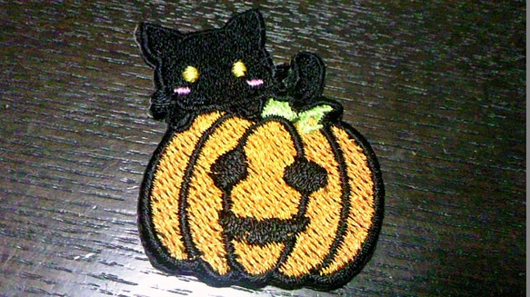 かわいいくろねことかぼちゃ刺繍ワッペンM/ハロウィン秋