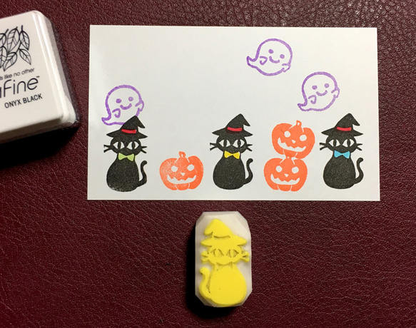 ハロウィンにも　とんがり帽子の黒猫の消しゴムはんこ（持ち手つき）