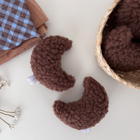 moon rattle dark brown