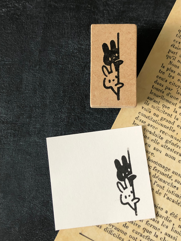 新作　ひょっこりモノクロうさぎ　消しゴムはんこ　eraser stamp