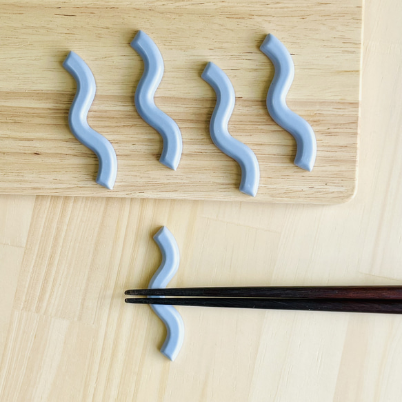 wave chopstick rest / blue