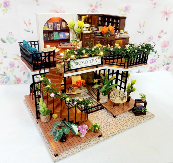 『FOREST  TEASHOP』ミニチュアドールハウスの完成品です