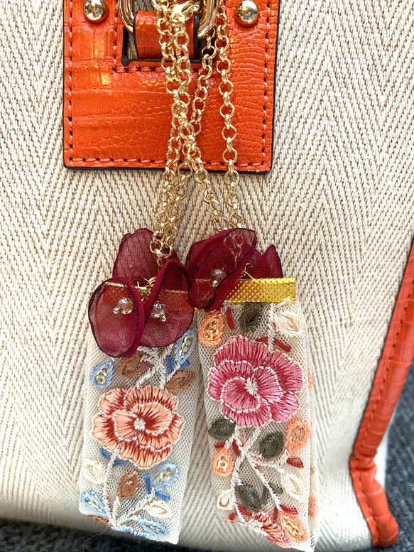 真っ赤なフリンジのお花とインド刺繍リボンのバッグチャーム♡