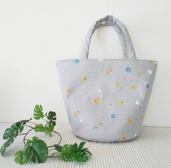 たっぷり入る❤︎花柄まる底トートbag