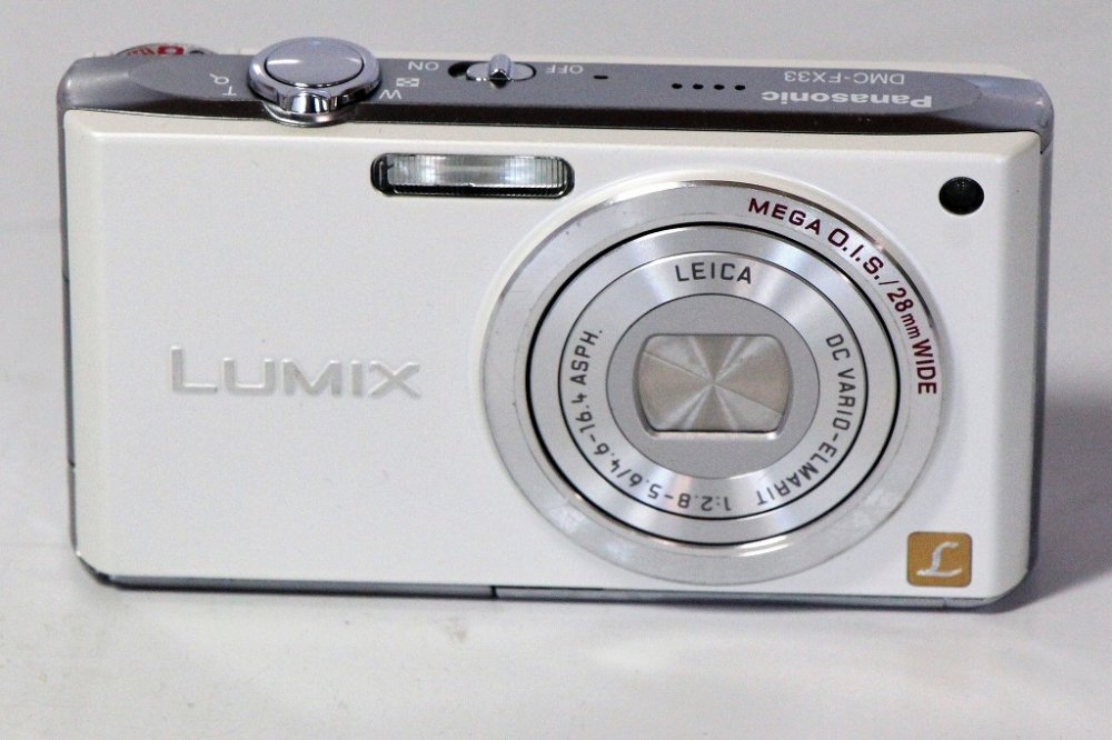 Panasonic デジタルカメラ LUMIX (ルミックス) シェルホワイト DMC-FX33-W【中古品】