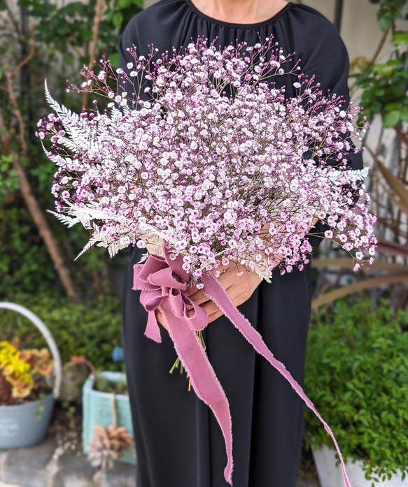 くすみピンク色のかすみ草がふんわり可愛い！大きなドライフラワースワッグ　ブーケ　花束　母の日