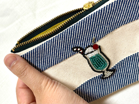 刺繍のファスナーポーチ☆クリームソーダ