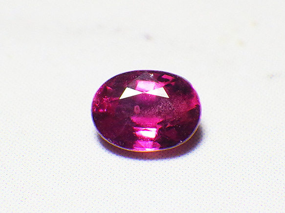 ルビー（約4×3mm）