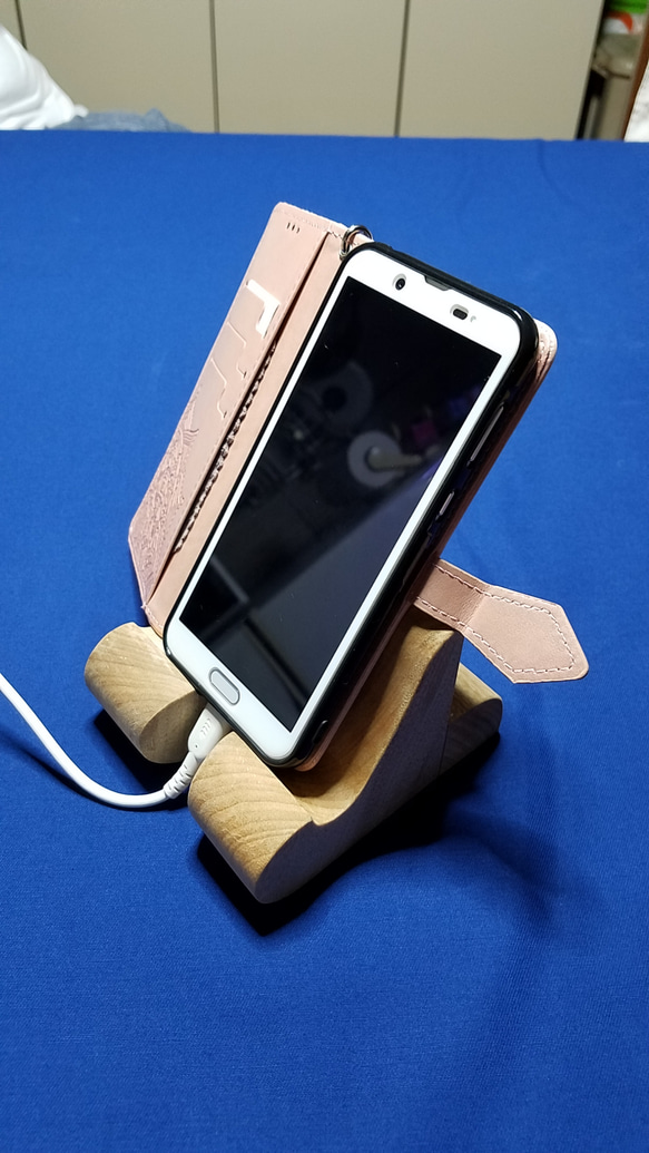 木製スマートフォンスタンド