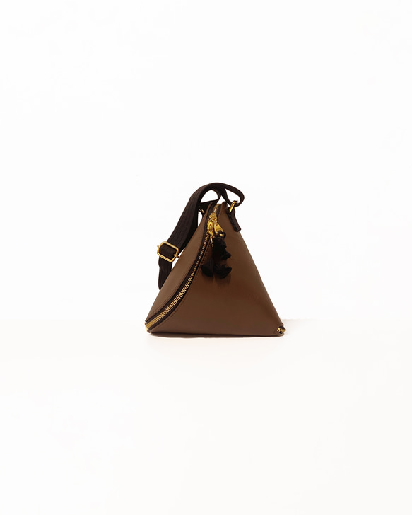 wmg. Triangle small leather bag / brown