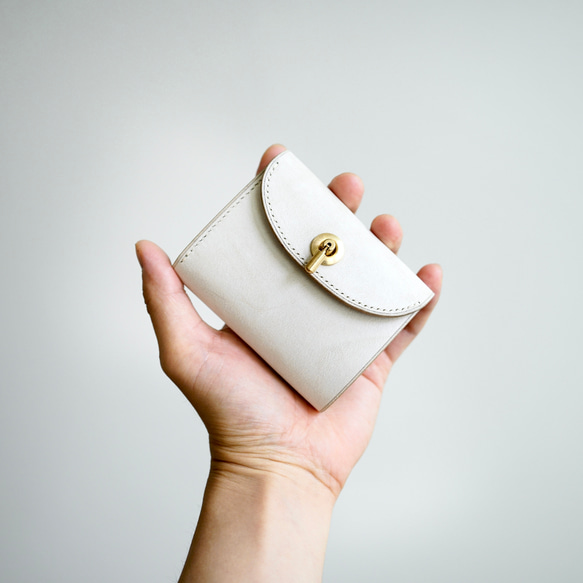 【コストコ お買い得】flap mini wallet [ ivory ] オコシ金具 ver.