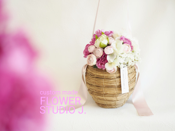 RIBBON HANGING BASKET / Carnation Bouquet