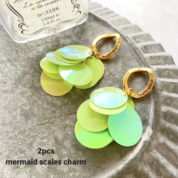 2pcs☆mermaid scales charm・muscat（スパンコールチャーム）