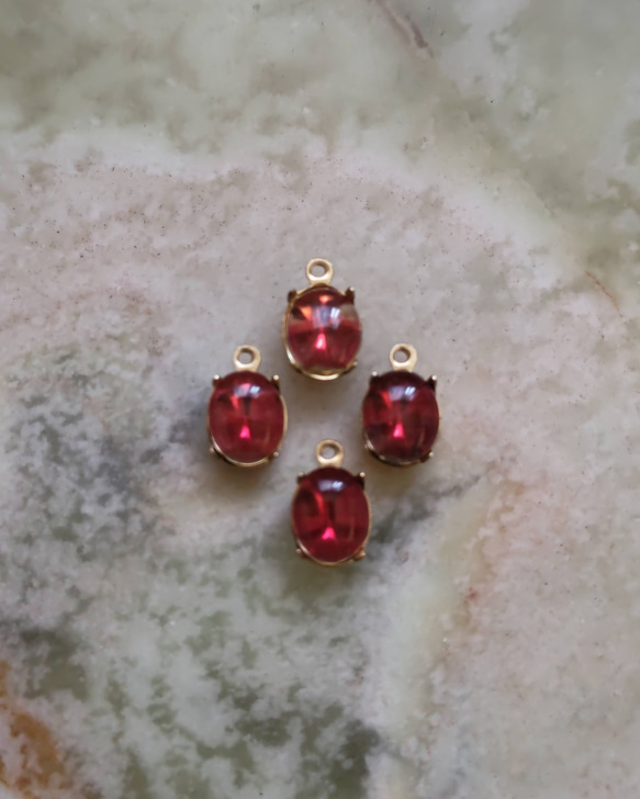 1950年代　ドイツヴィンテージ　two tone glass ruby  10×8mm   セッティング付き