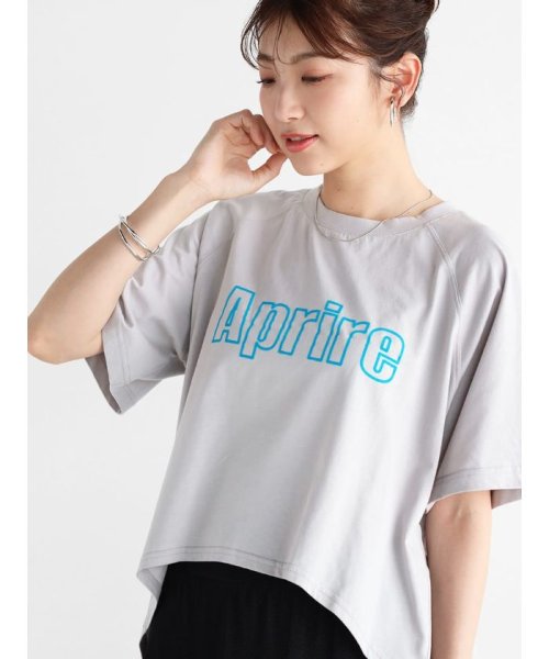 “Aprire”フロッキーバイカラーロゴTシャツ