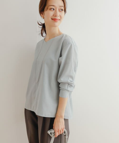 『UR TECH Smart Linen Touch』バックツイストブラウス