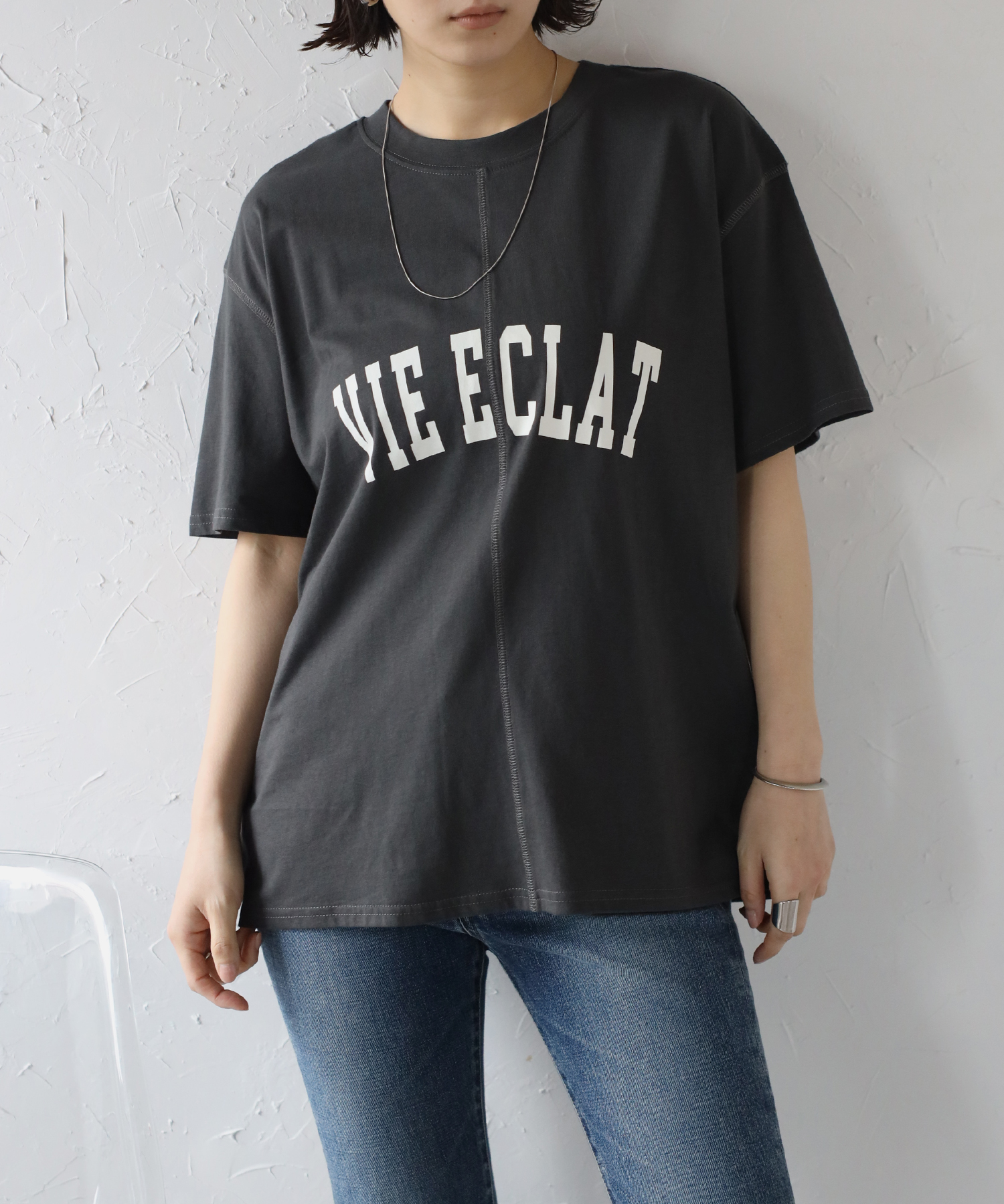 ボンジュールサガン/VIE ECLATロゴTシャツ