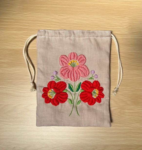 カロチャ刺繍　薔薇モチーフ　ちいさい巾着