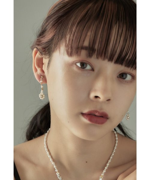 niana ニアナ フラワーモチーフパールイヤリング 両耳 アクセサリー 花 ビーズ ロング シンプル ゴールド レディース ジュエリー 普段使い フォーマル