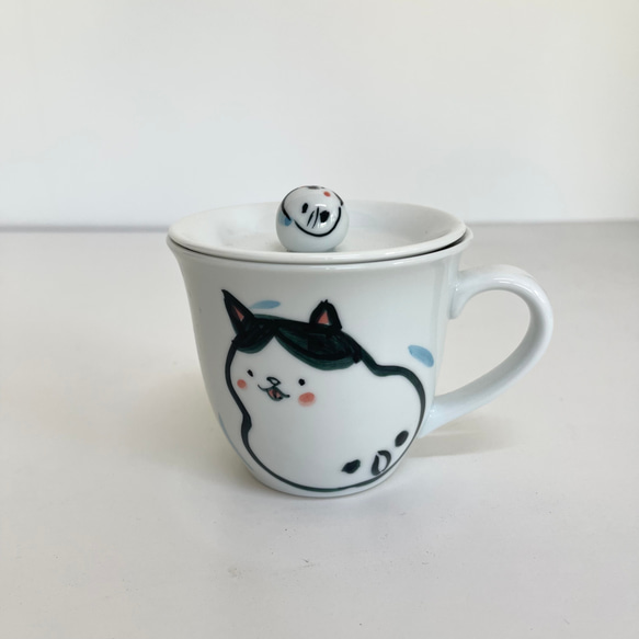 猫の日【波佐見焼】マグカップ　くろ猫　蓋つき【tomofac】