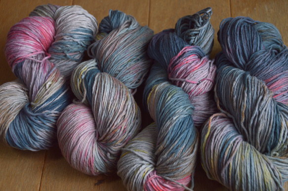 手染め糸　コットン　dark　colorful　　nijiyarn