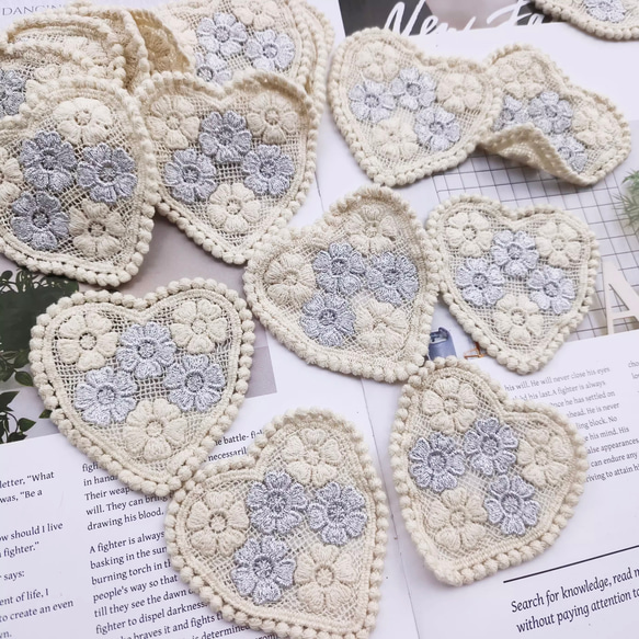 10枚 銀糸入り オフホワイト色 ハート形 刺繍 レース モチーフ ハンドメイド パーツ　手芸　素材