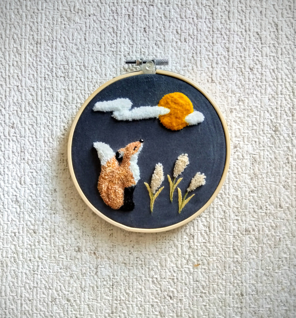 【受注製作】お月見しているキツネ　刺繍　刺繍枠　十五夜