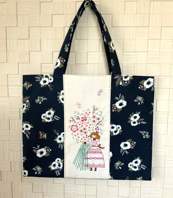 手刺繍のレッスンバッグ 花束と女の子